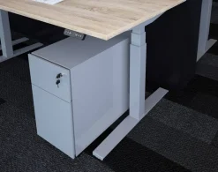 Ceha Adjust 2 Plus Elektrisch hoogteverstelbaar Zit-sta-bureau Rechthoekig Wit Eiken T-Voet 1,800 (B) x 800 (D) x 1,300 (H) mm Melamine, metaal