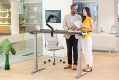 Fellowes Levado Elektrisch Hoogteverstelbaar Zit-sta-bureau Rechthoekig Eiken T-Voet 1.829 (B) x 698 (D) x 1.257 (H) mm Gemelamineerde spaanplaat, PVC (Polyvinylchloride), Staal